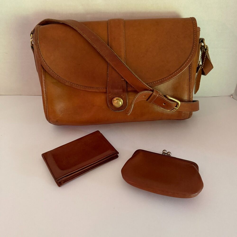 Vintage Coach, 70s RARE Roll Bag British Tan Glove Tan Leather Satchel BagLuxury